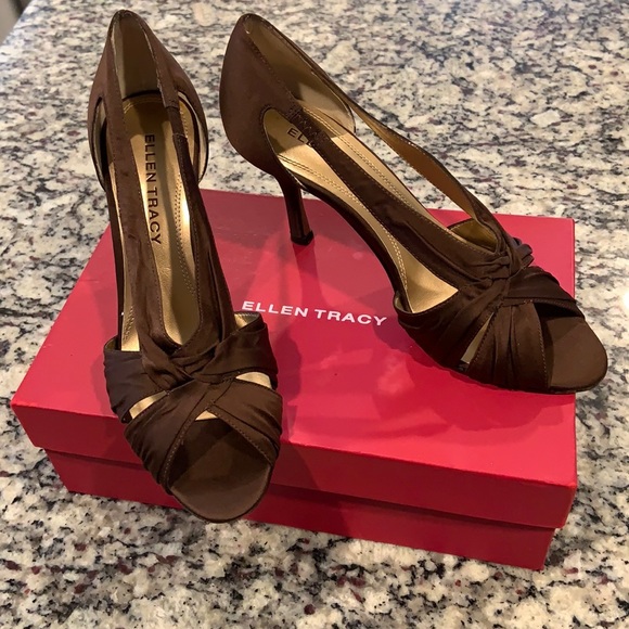 Ellen Tracy Espresso Talia Heels - Picture 1 of 7